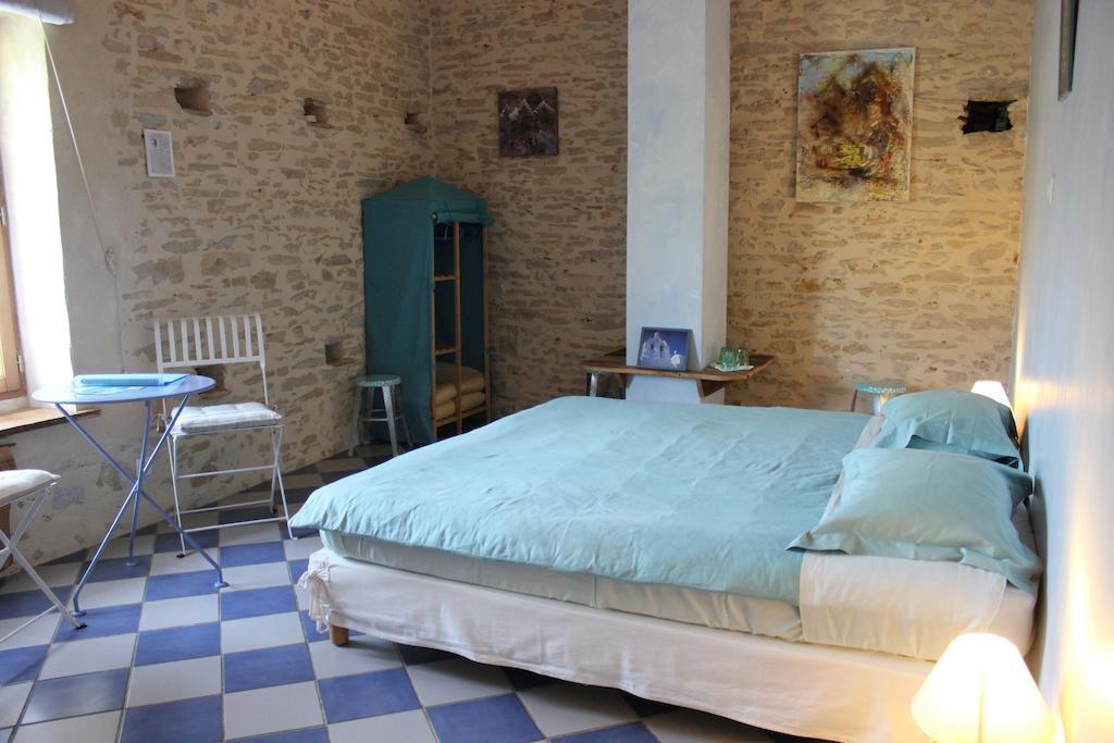 Villemoirieu La Bicyclette Fleurie Bed & Breakfast 部屋 写真
