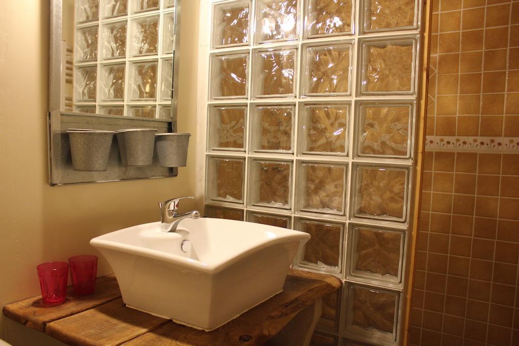 Villemoirieu La Bicyclette Fleurie Bed & Breakfast 部屋 写真