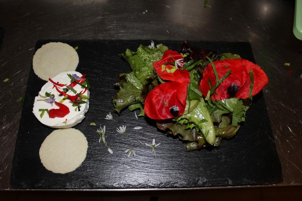 Villemoirieu La Bicyclette Fleurie Bed & Breakfast エクステリア 写真