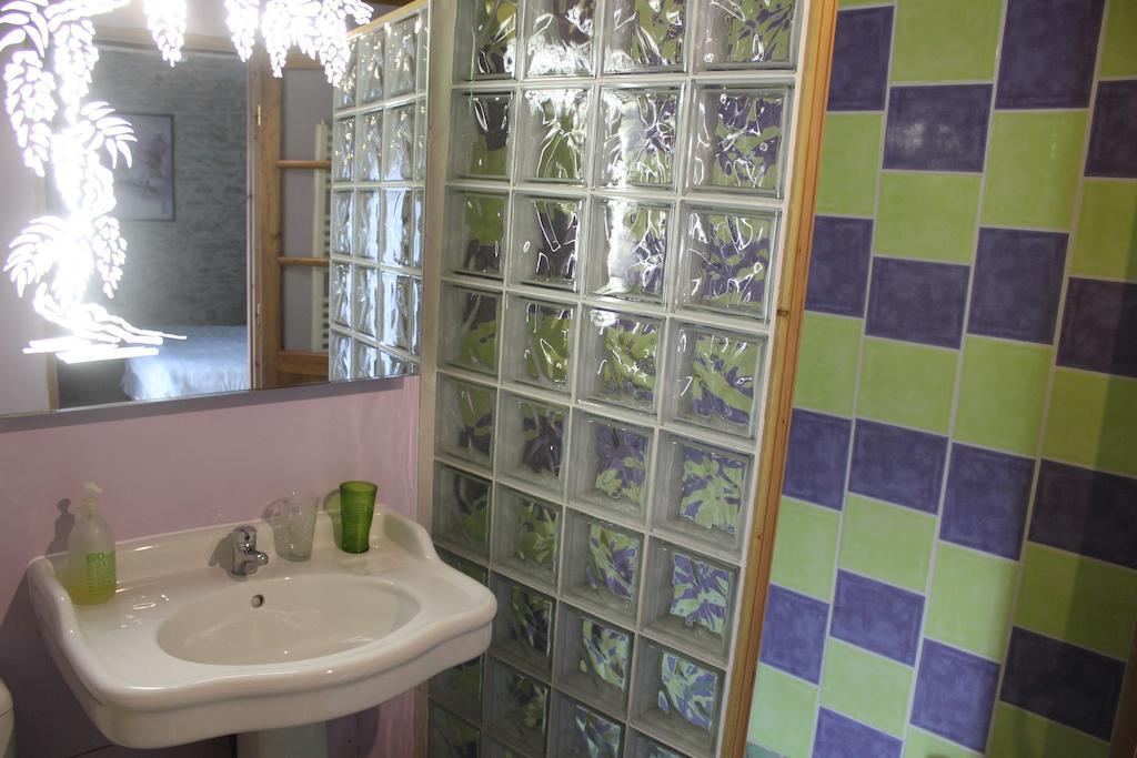 Villemoirieu La Bicyclette Fleurie Bed & Breakfast 部屋 写真
