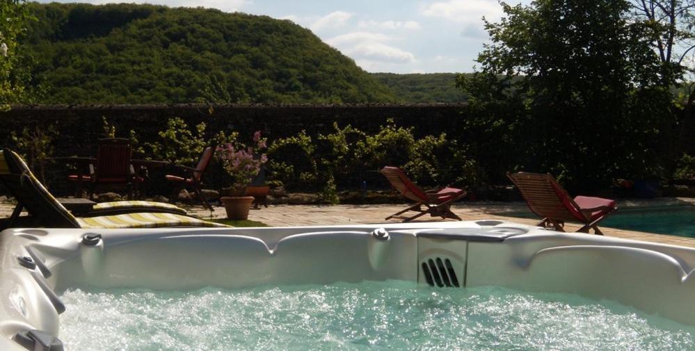 Villemoirieu La Bicyclette Fleurie Bed & Breakfast エクステリア 写真
